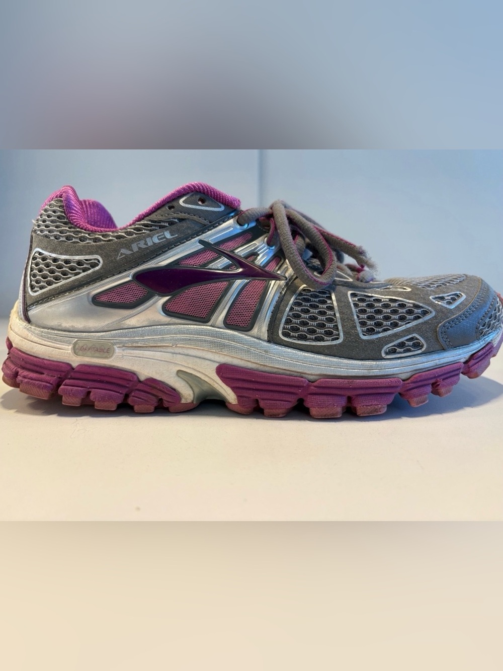 BROOKS Aris Women’s Gray and Purple Athletic Running Shoes